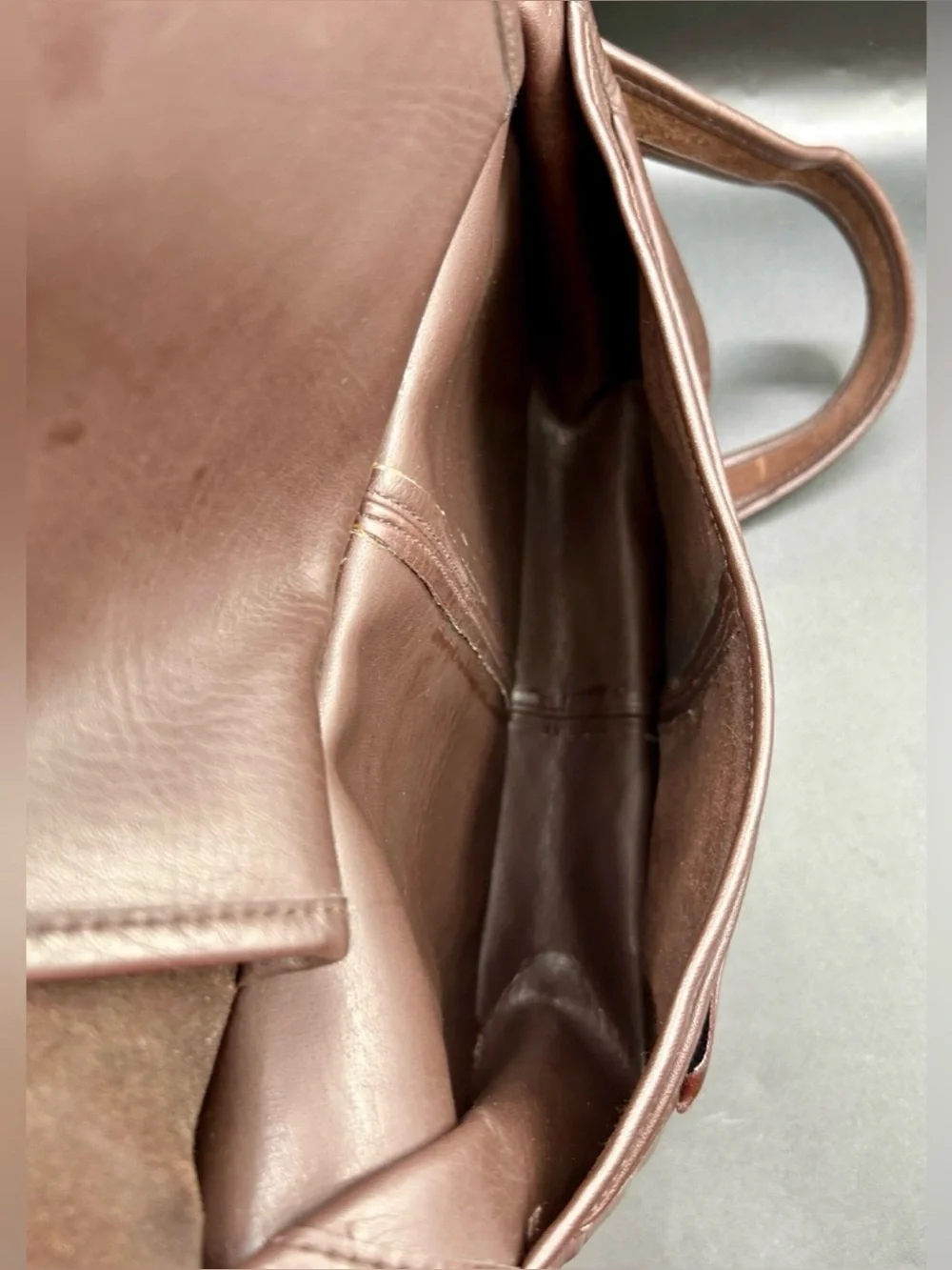 VINTAGE BROWN LEATHER Shoulder & Crossbody Bag.